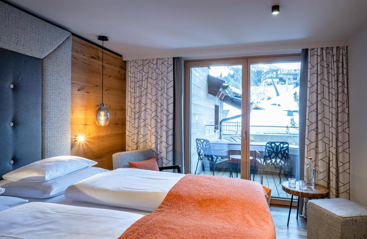 Hotel Das Zwoelferhaus ザールバッハ・ヒンターグレム エクステリア 写真