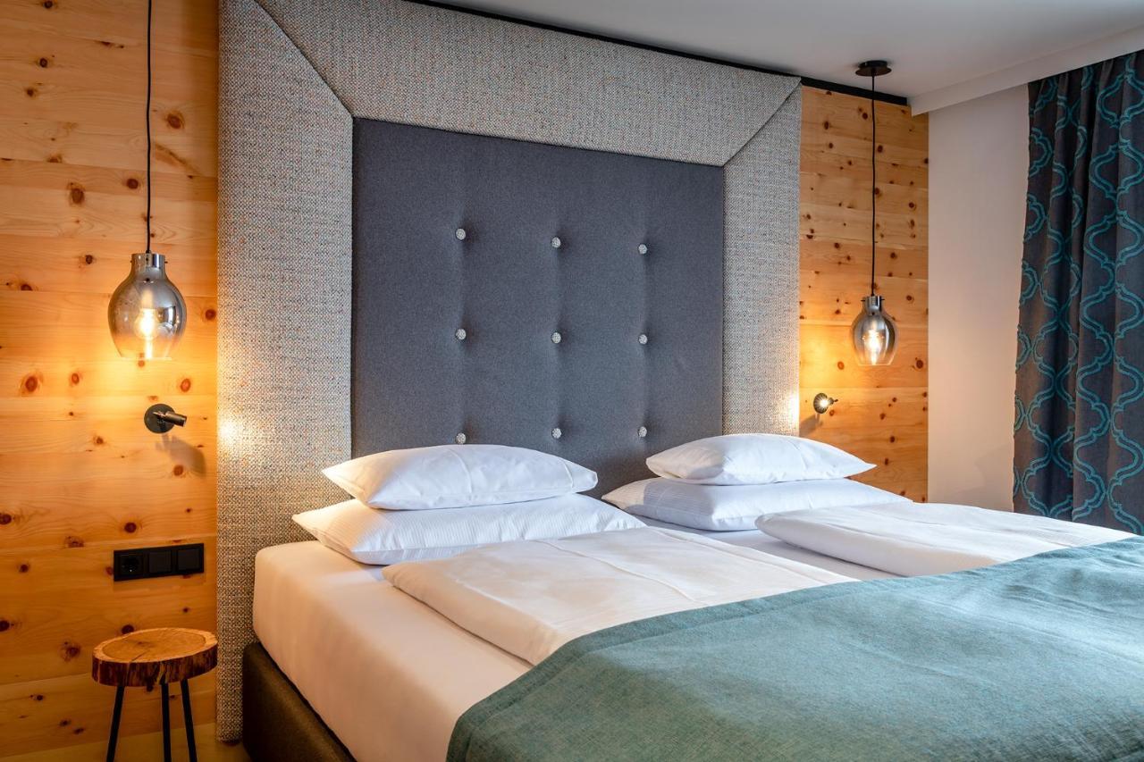 Hotel Das Zwoelferhaus ザールバッハ・ヒンターグレム エクステリア 写真