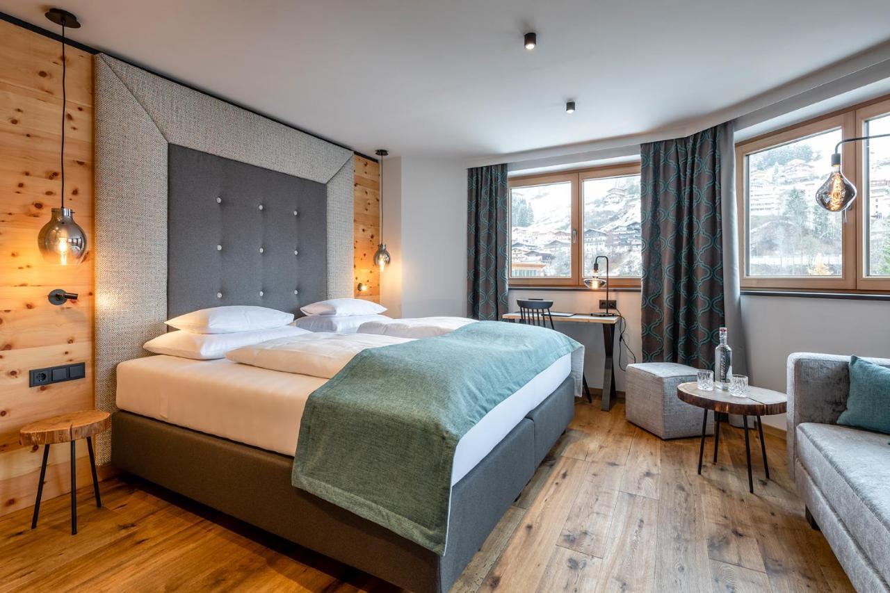Hotel Das Zwoelferhaus ザールバッハ・ヒンターグレム エクステリア 写真