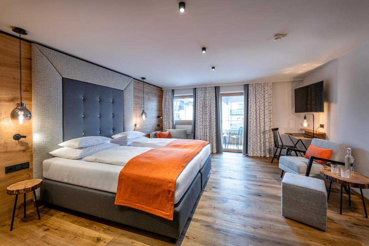 Hotel Das Zwoelferhaus ザールバッハ・ヒンターグレム エクステリア 写真