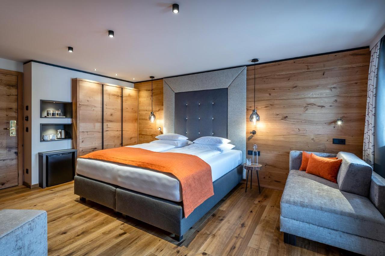 Hotel Das Zwoelferhaus ザールバッハ・ヒンターグレム エクステリア 写真