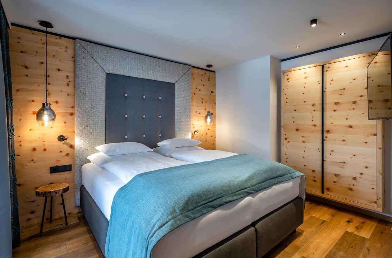 Hotel Das Zwoelferhaus ザールバッハ・ヒンターグレム エクステリア 写真