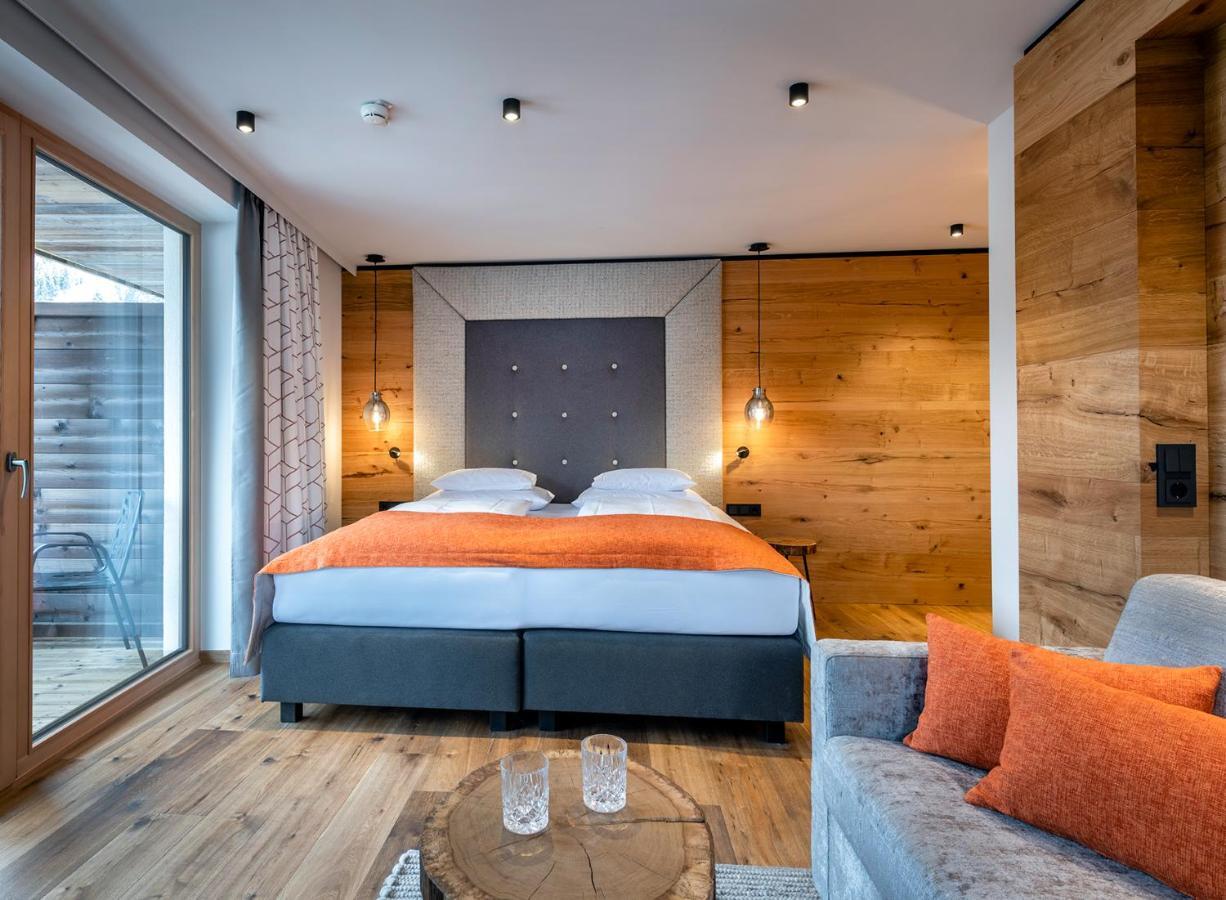 Hotel Das Zwoelferhaus ザールバッハ・ヒンターグレム エクステリア 写真