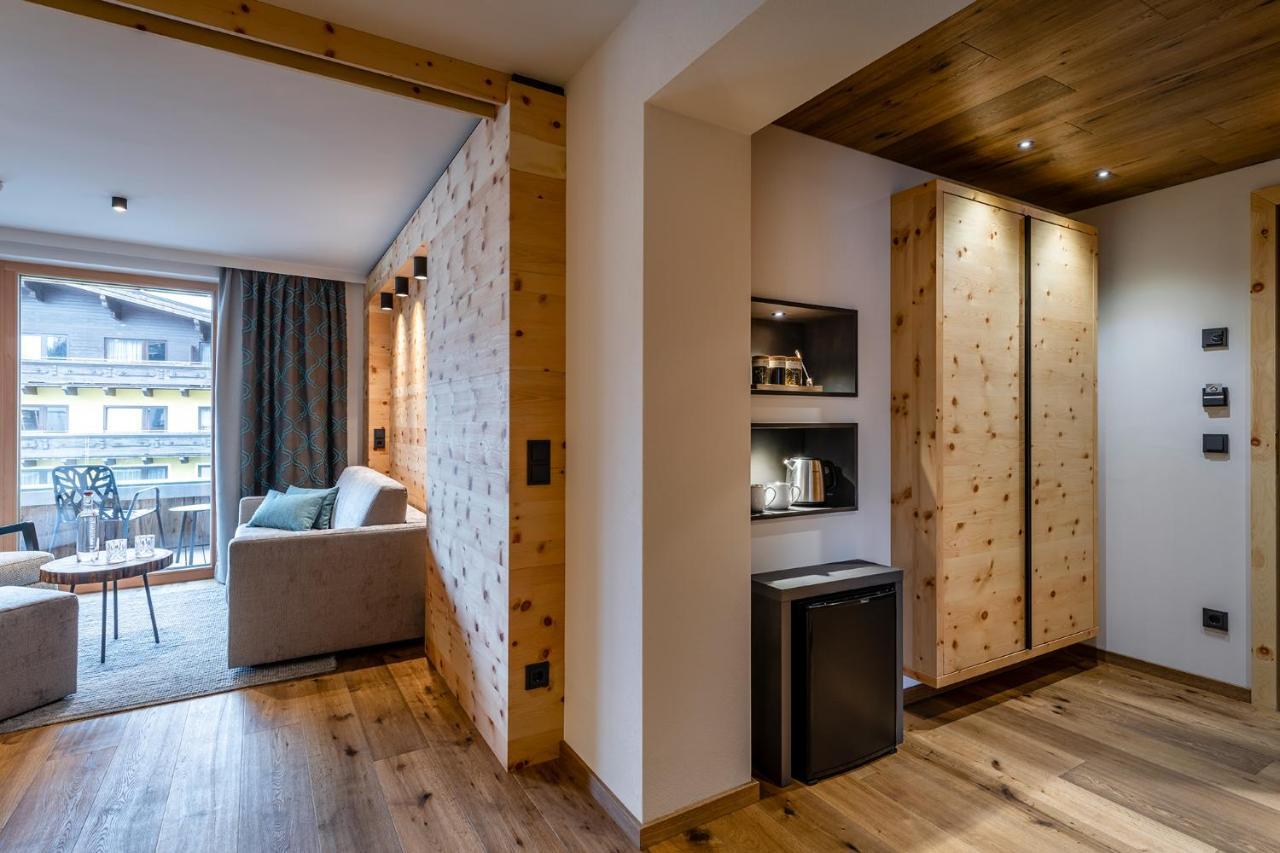 Hotel Das Zwoelferhaus ザールバッハ・ヒンターグレム エクステリア 写真